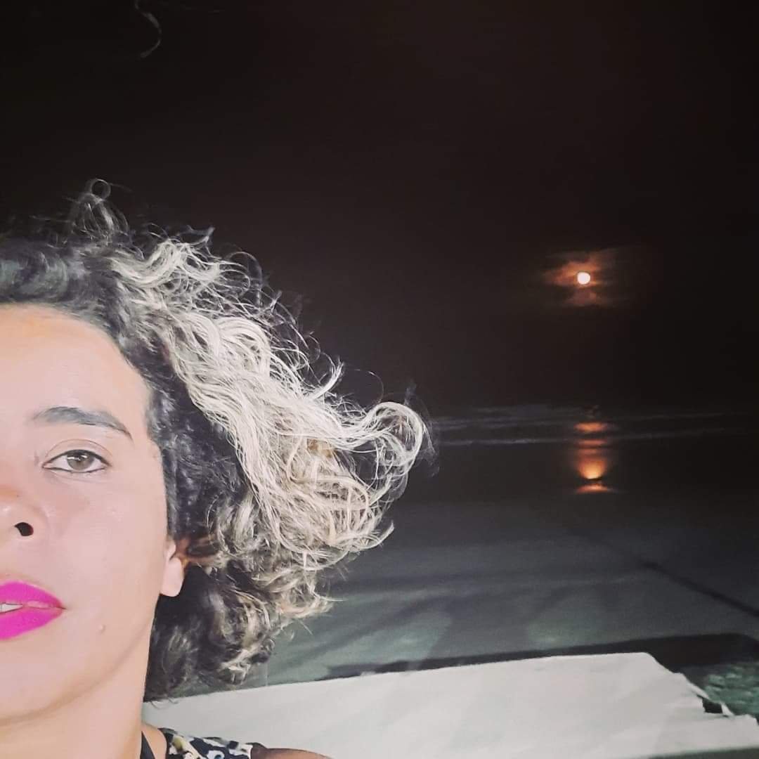 “Sua cabeça não está em silêncio. Ela tá em rave”