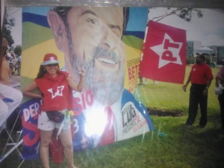 Foto do arquivo pessoal - emocionanda na Posse do Lula/2003.